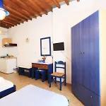 Smaragda & Daire Platis Gialos (Sifnos)